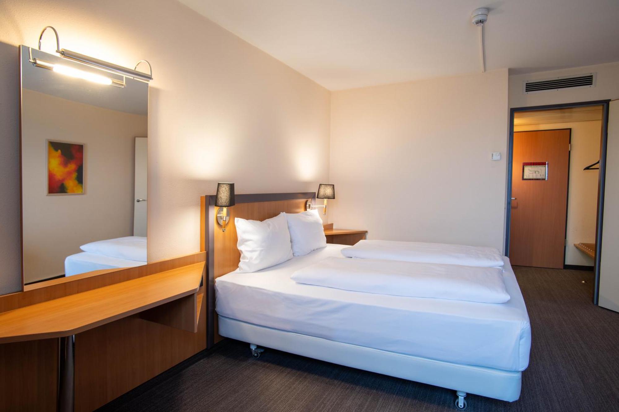 Best Western Conference Airporthotel Frankfurt Moerfelden Bagian luar foto