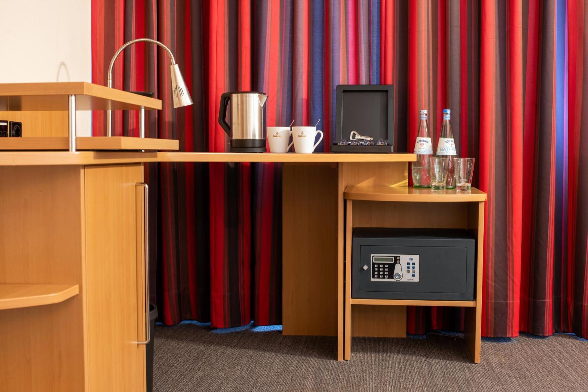 Best Western Conference Airporthotel Frankfurt Moerfelden Bagian luar foto