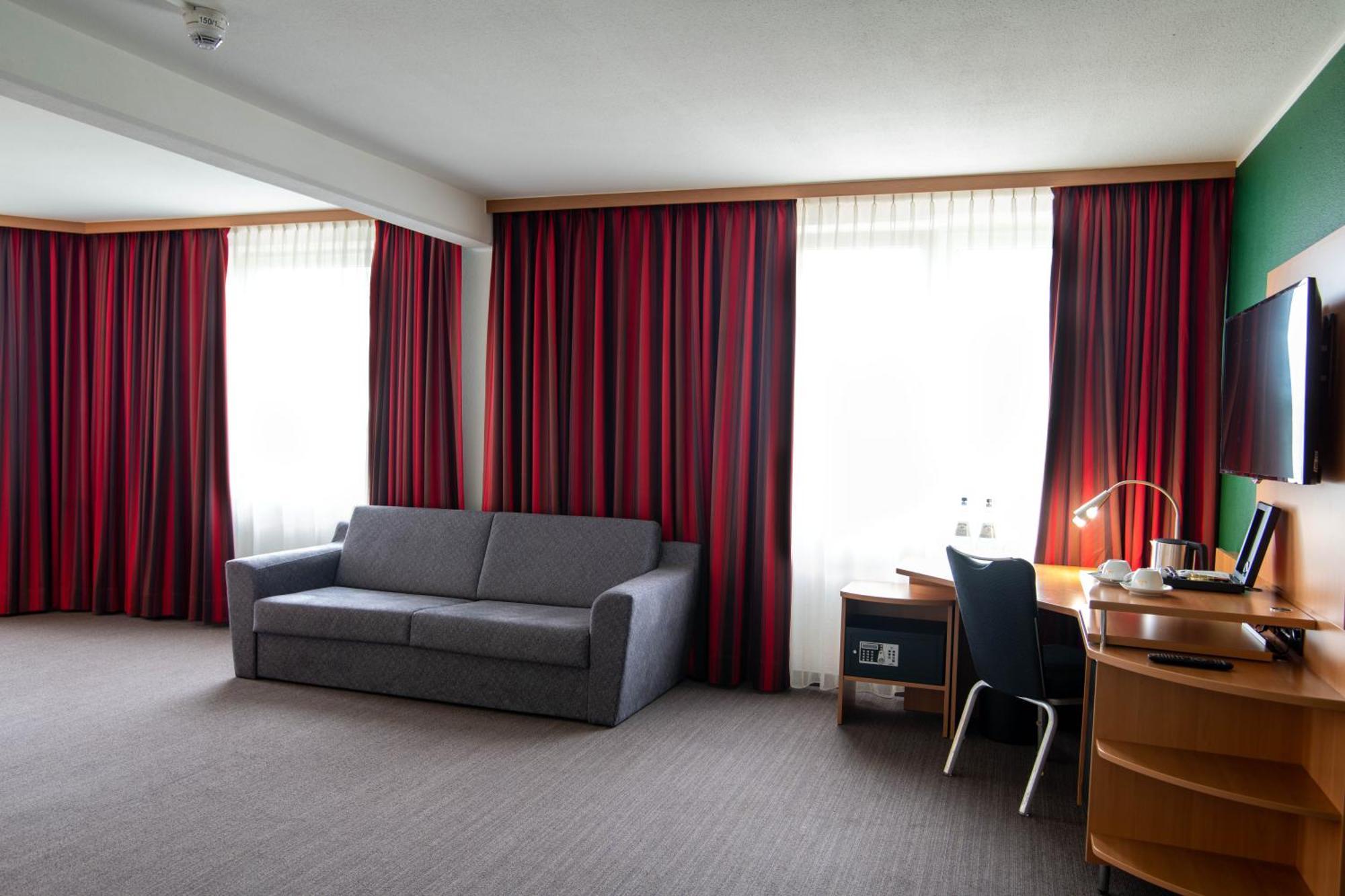 Best Western Conference Airporthotel Frankfurt Moerfelden Bagian luar foto