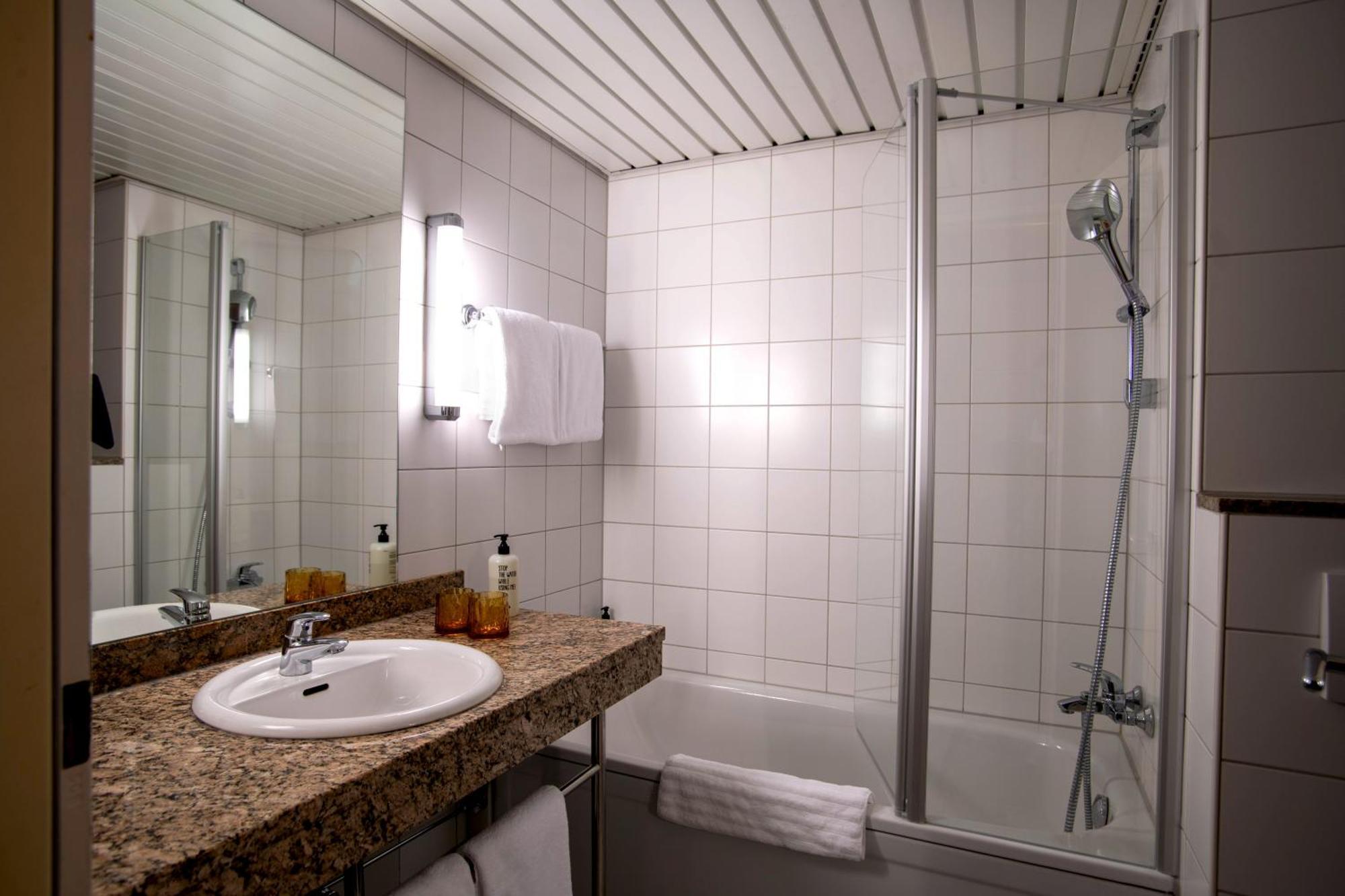 Best Western Conference Airporthotel Frankfurt Moerfelden Bagian luar foto